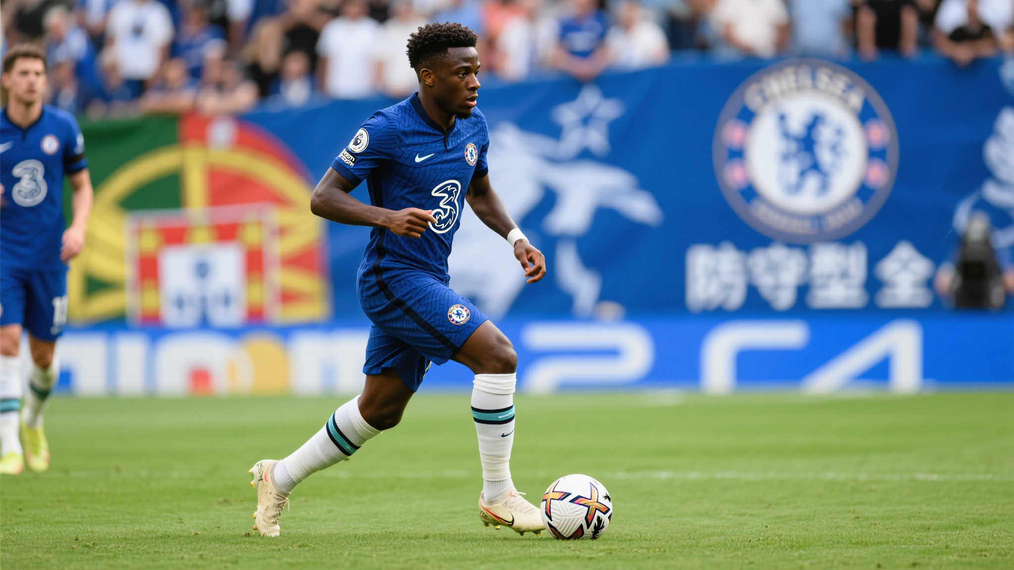 切尔西官宣：埃苏戈加盟蓝军，签约至2033年